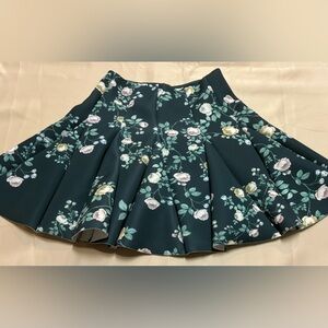 Green‎ Pleated Floral Skirt Size Small